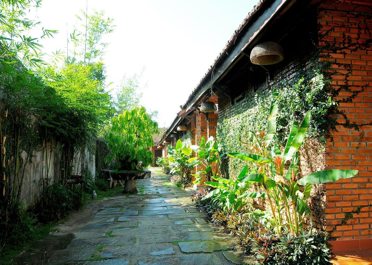 Khach San Xanh Hotel Kon Tum Exterior photo